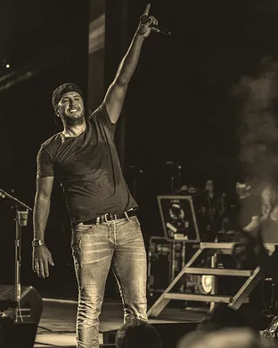 Luke Bryan Allegan